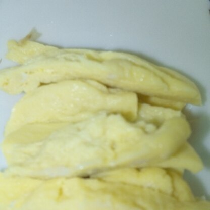 ふわふわ錦糸卵レンチンでこさえました。かたくり粉がつなぎになるんですね。破れなくて美味しいのがいいですね❣感謝‼( ˘ω˘)ｽﾔｧ